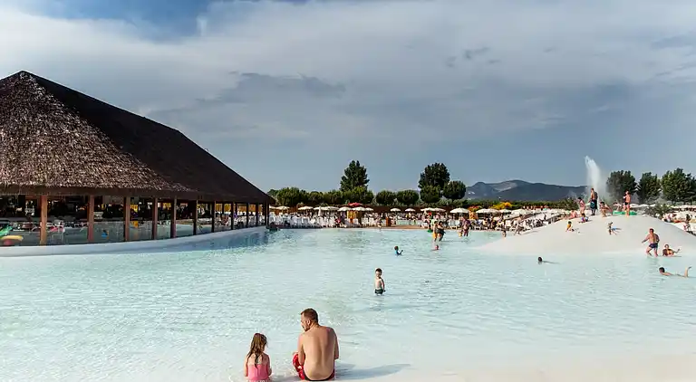 HU Park Albatros Village