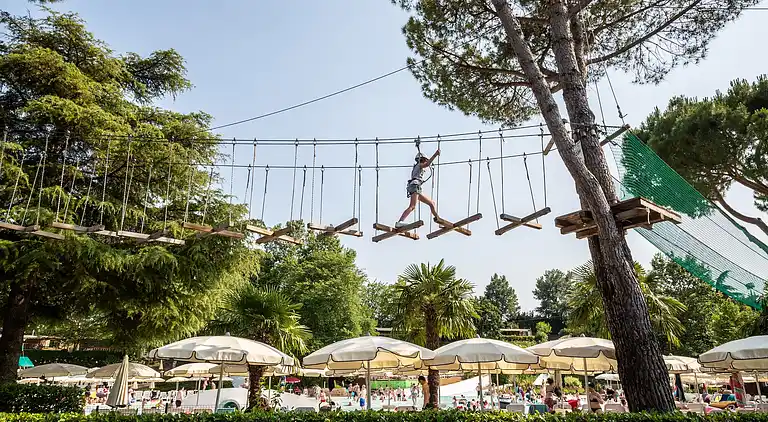 hu Altomincio Village