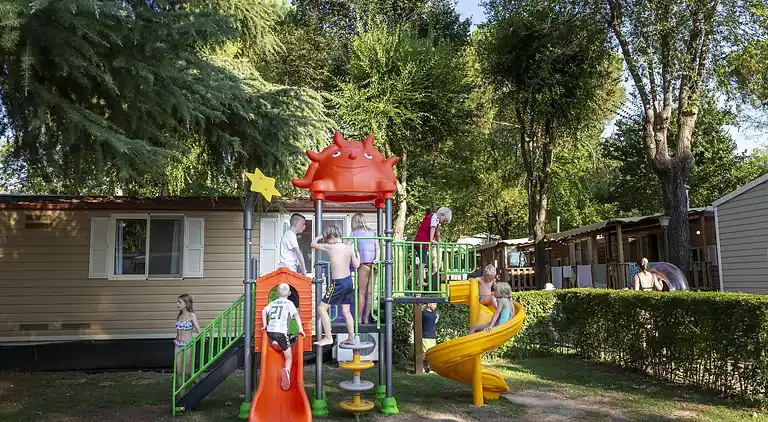 hu Altomincio Village