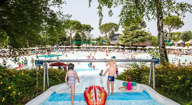 hu Altomincio Village