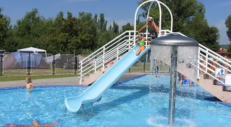 Balatontourist Fuered Camping & Bungalows