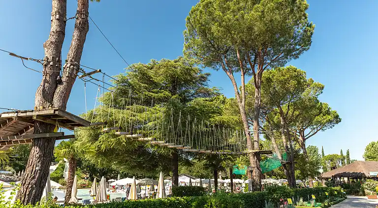 hu Altomincio Village