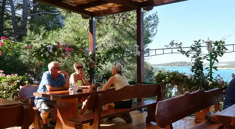 Brioni Sunny Camping