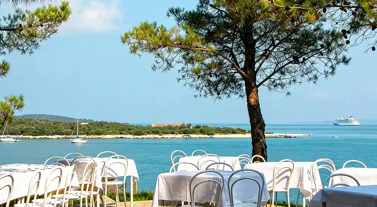 Brioni Sunny Camping