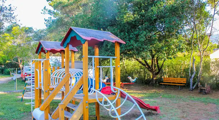 Karda Beach Camping & Bungalows