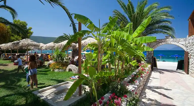 Camping Karavomilos Beach