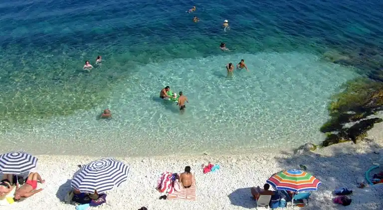 Camping Karavomilos Beach