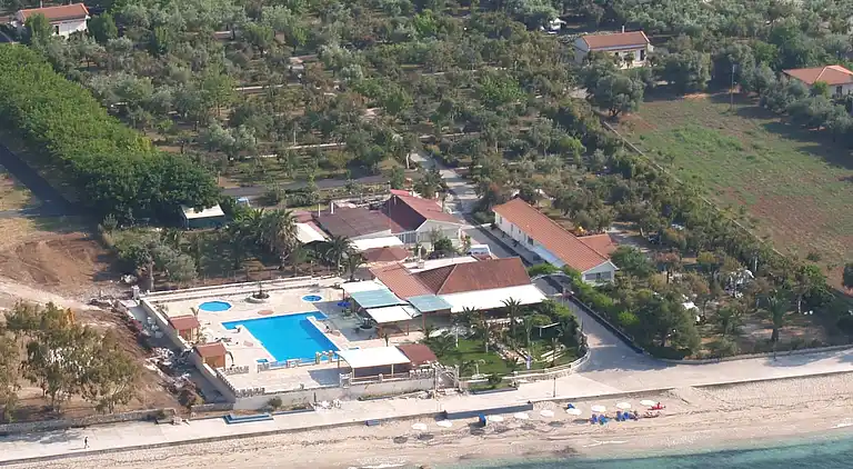 Camping Karavomilos Beach
