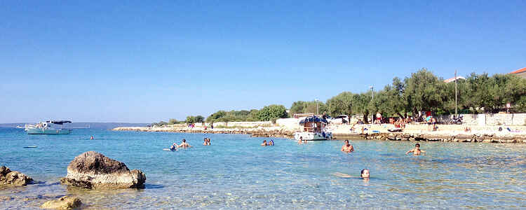 Vidunderlig afslapning på den solrige ø Pag i Kroatien