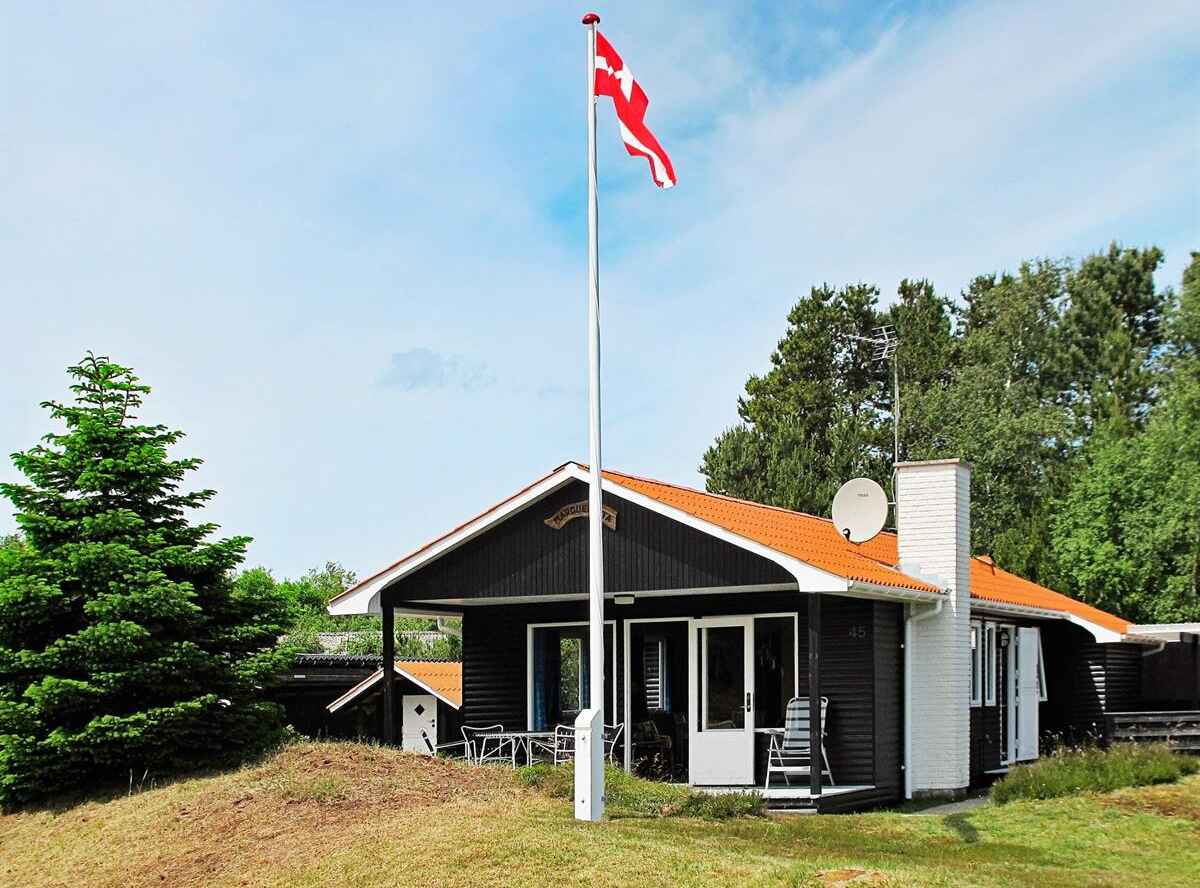 Sommerhus Hou.jpg