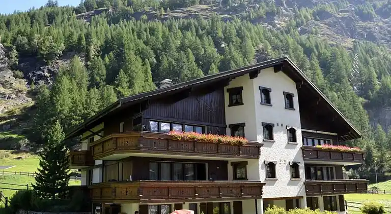 Holiday home in Saas-Grund