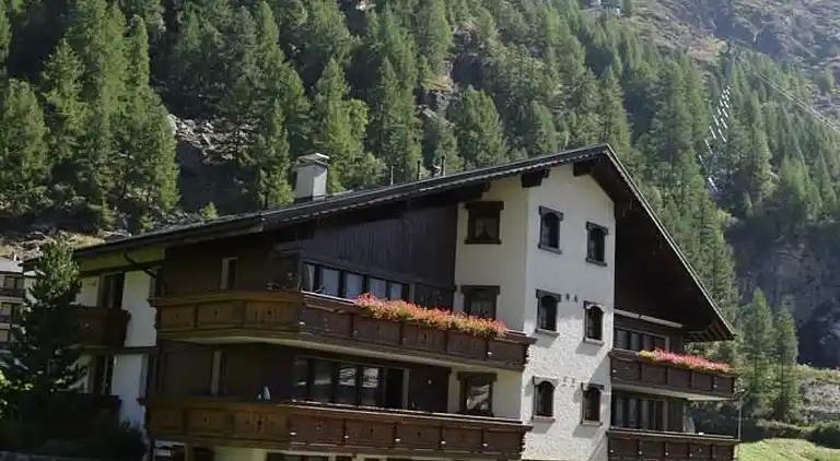 Holiday home in Saas-Grund