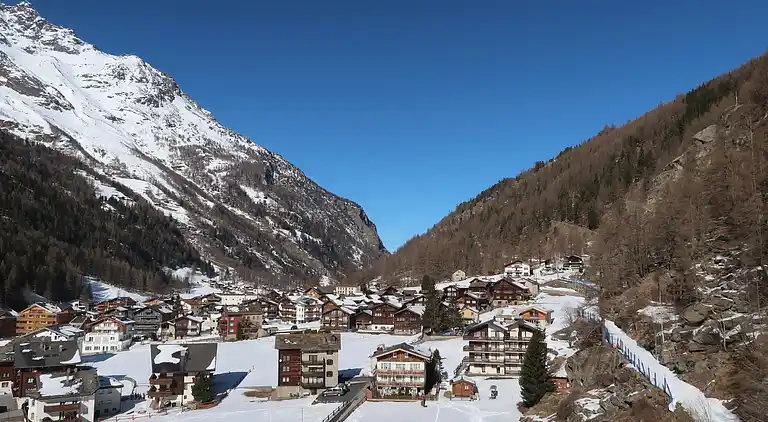 Holiday home in Saas-Grund