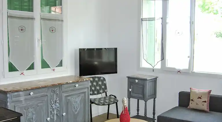 Holiday home in Champs