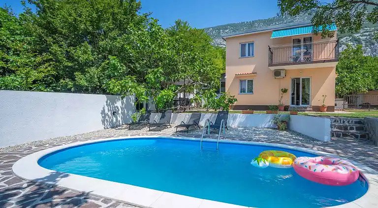 Holiday home in Drivenik