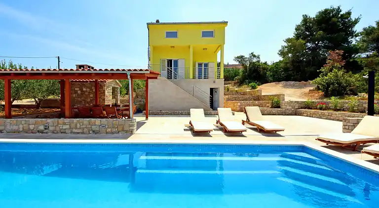 Feriebolig i Stomorska