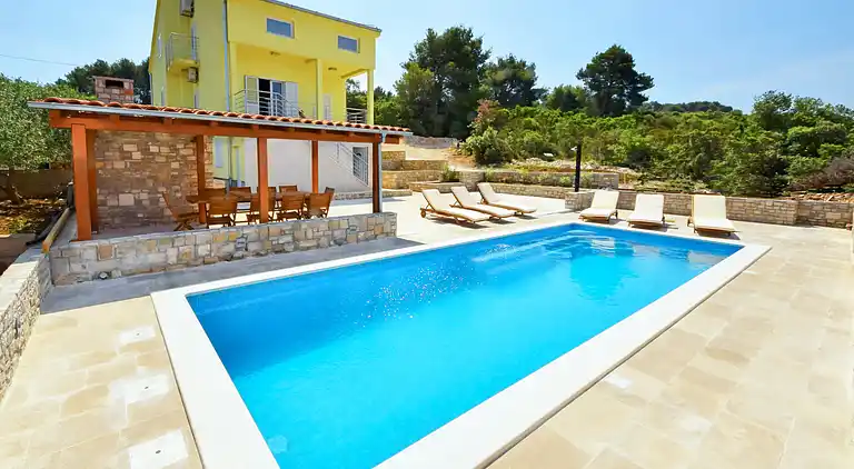 Feriebolig i Stomorska