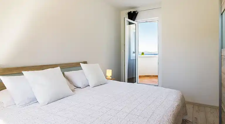 Holiday home in Sutivan