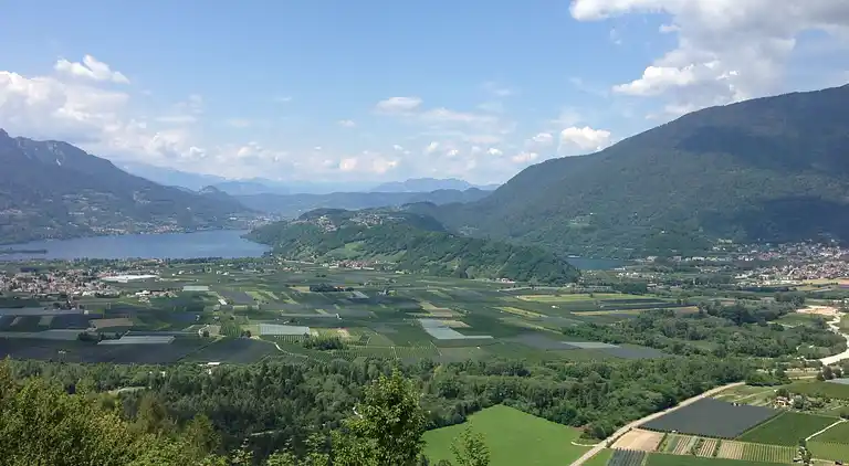 Semesterbostad i Calceranica al Lago