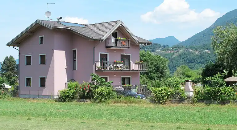 Feriebolig i Calceranica al Lago