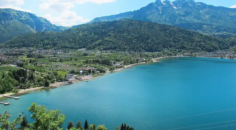 Feriebolig i Calceranica al Lago