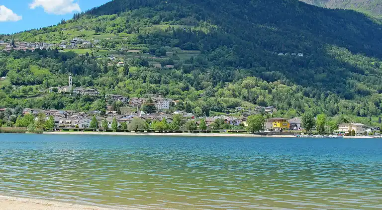 Feriebolig i Calceranica al Lago