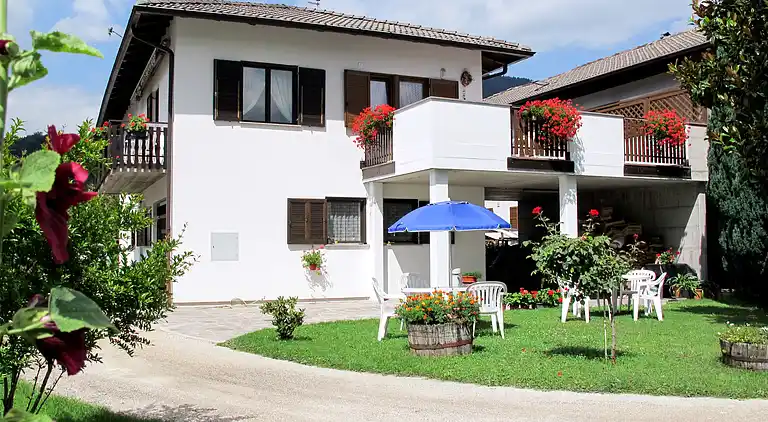 Semesterbostad i Calceranica al Lago