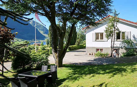 Byhus i Stongfjorden