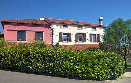 Cottage in Marezige
