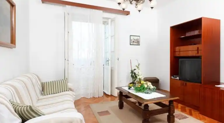 Spacious apartman near Bacvice beach