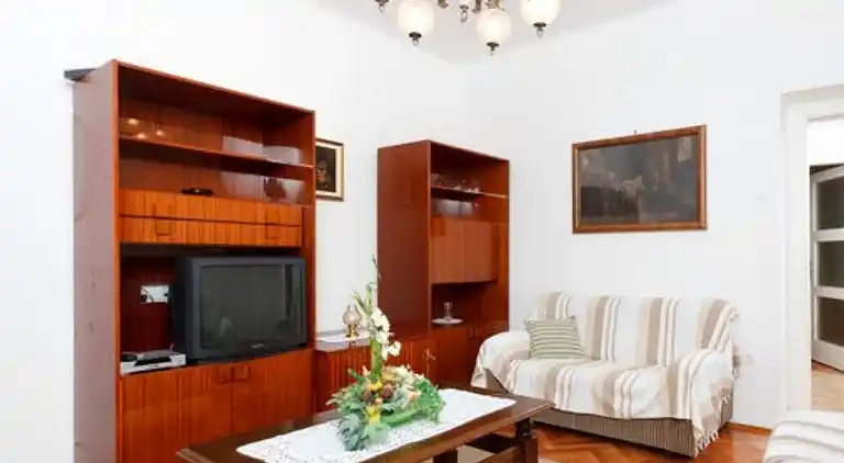 Spacious apartman near Bacvice beach