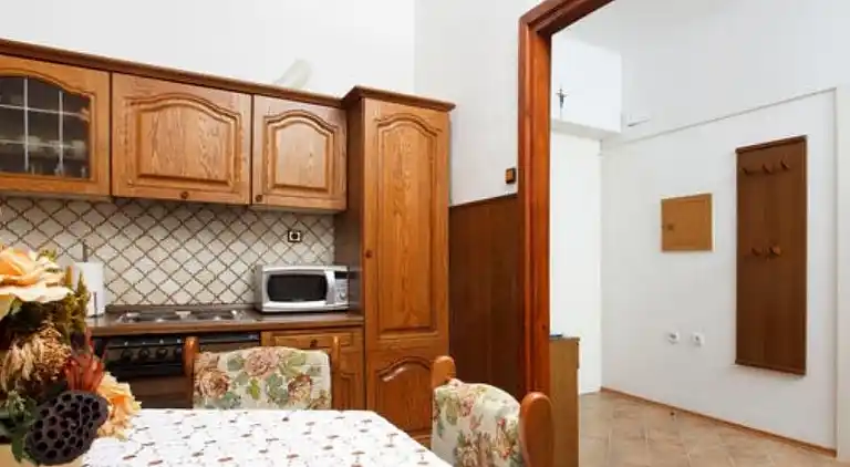 Spacious apartman near Bacvice beach