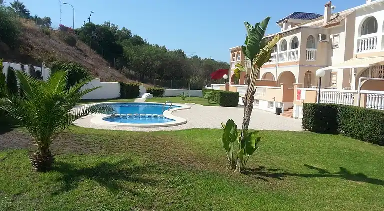 WIFI Aircon BBQ Sat TV Walking distance to beach