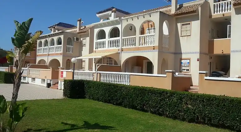 WIFI Aircon BBQ Sat TV Walking distance to beach