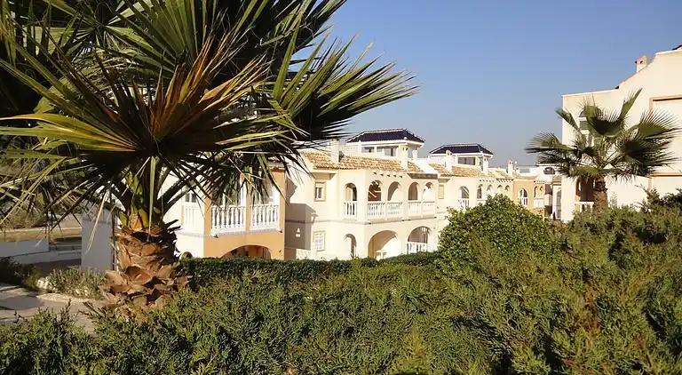 WIFI Aircon BBQ Sat TV Walking distance to beach