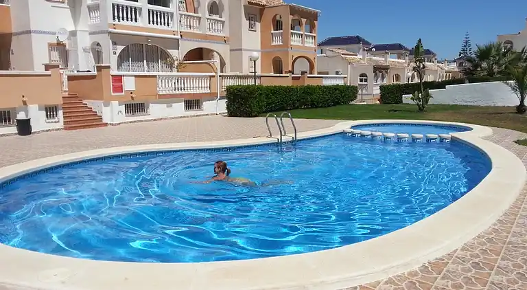 WIFI Aircon BBQ Sat TV Walking distance to beach