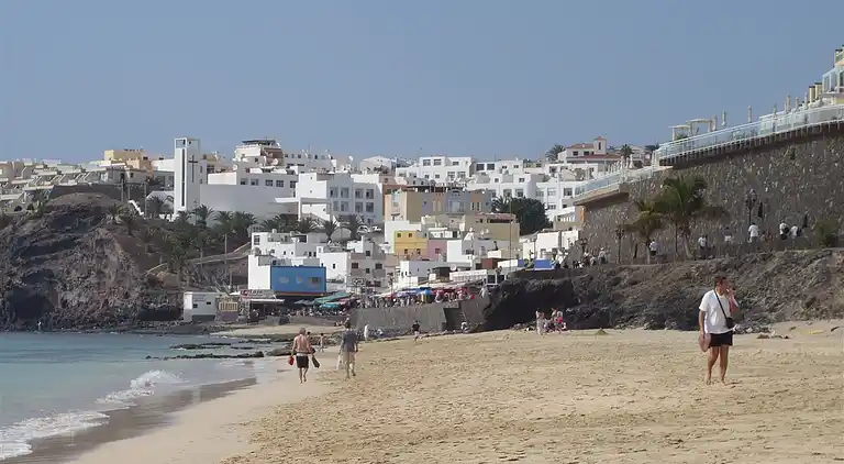 Spacious apartment 200 meters from the beach 