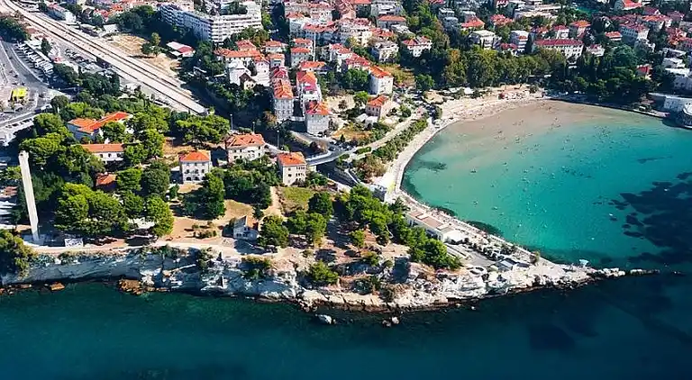 Spacious apartman near Bacvice beach