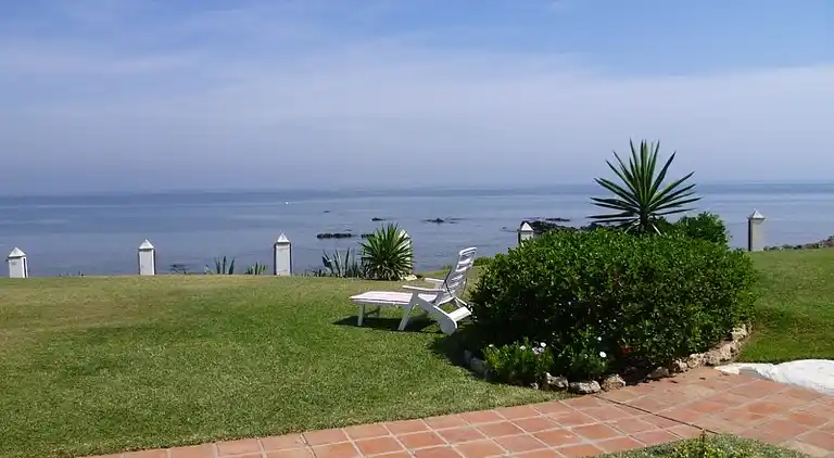 FRONT LINE BEACH APARTMENT