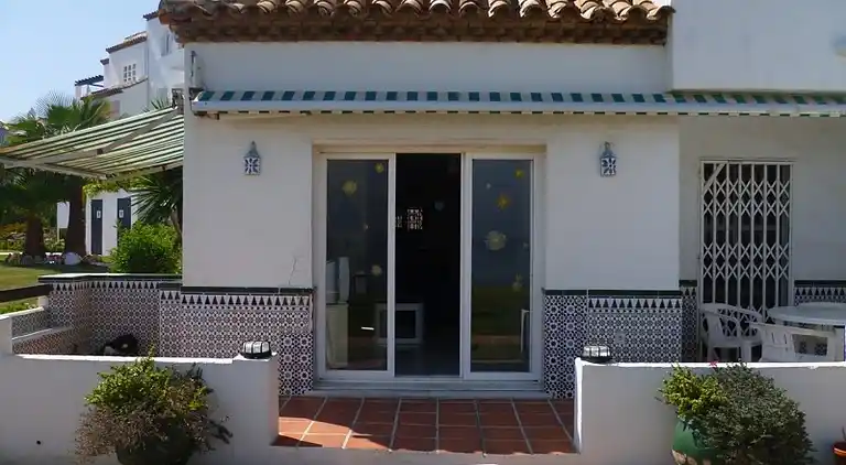 FRONT LINE BEACH APARTMENT