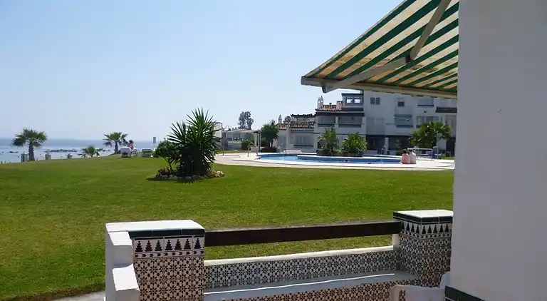 FRONT LINE BEACH APARTMENT