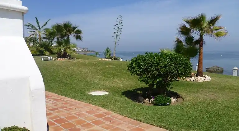 FRONT LINE BEACH APARTMENT