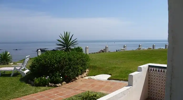 FRONT LINE BEACH APARTMENT