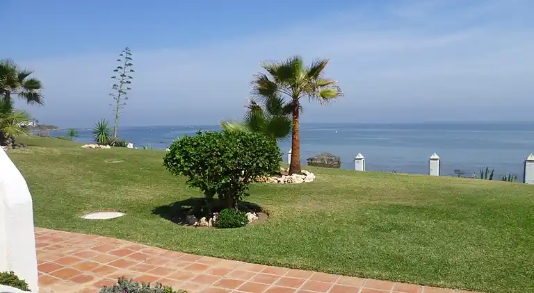 FRONT LINE BEACH APARTMENT