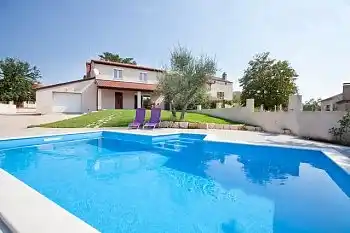 Just 3,5 km away from Porec, private Pool, WiFi, BBQ