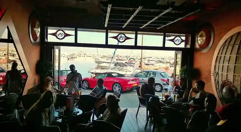 Puerto Banus, heated pool &amp; free Wi-Fi