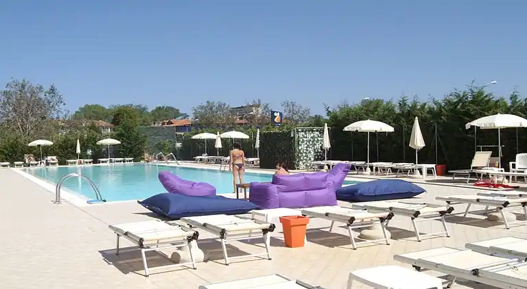 Apartment for 5 with pool at the Adriatic Coast 