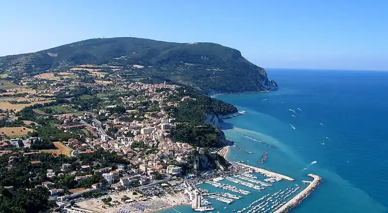 RENTING TAVERN in CONERO RIVIERA