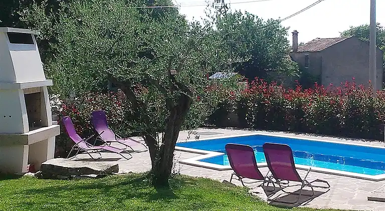 Just 3,5 km away from Porec, private Pool, WiFi, BBQ