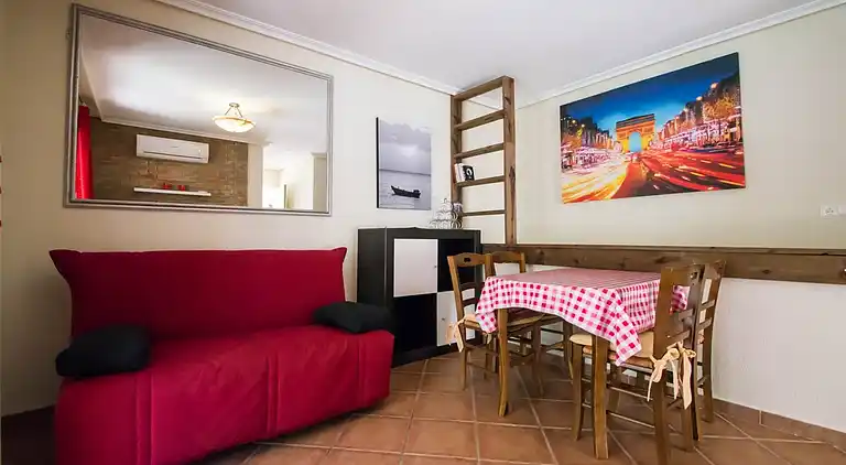 WIFI Aircon BBQ Sat TV Walking distance to beach